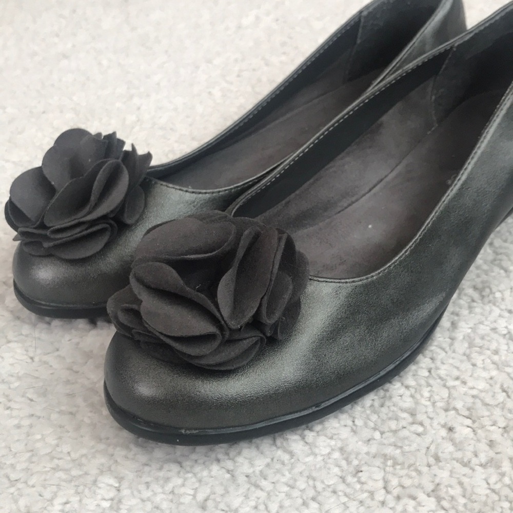 Flower flats